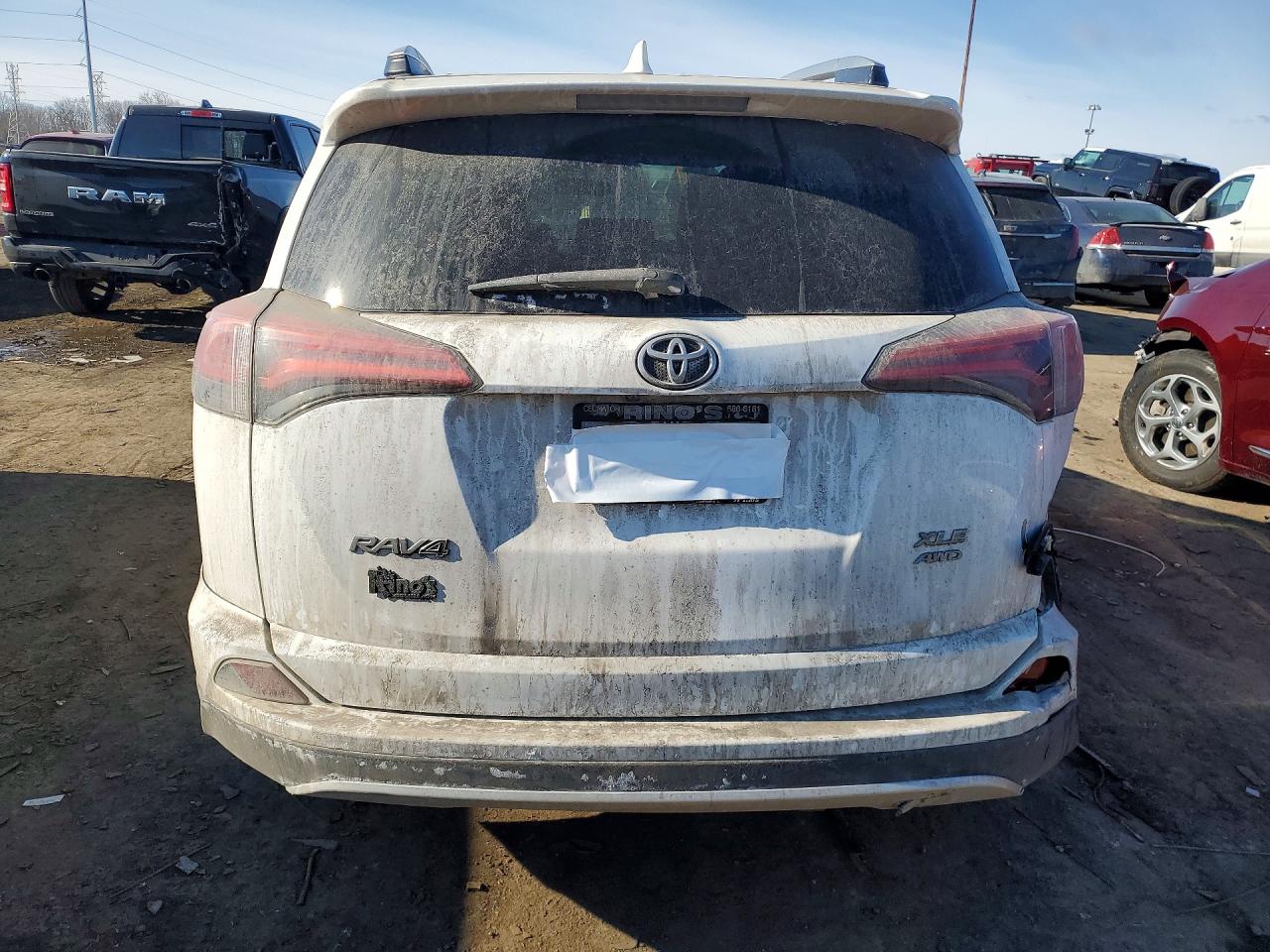 2016 TOYOTA RAV4 XLE photo 6