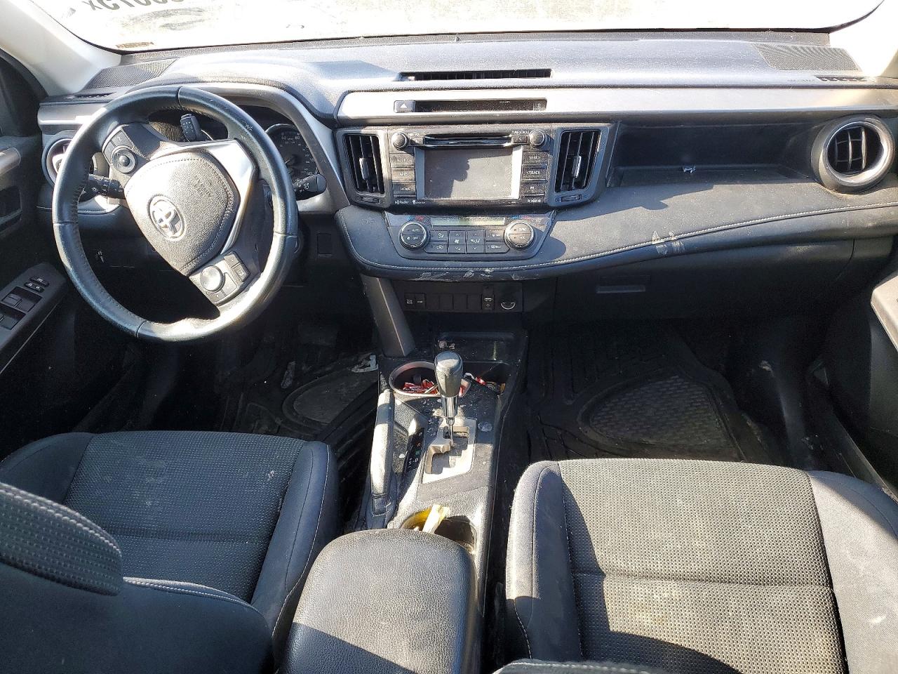 2016 TOYOTA RAV4 XLE photo 8