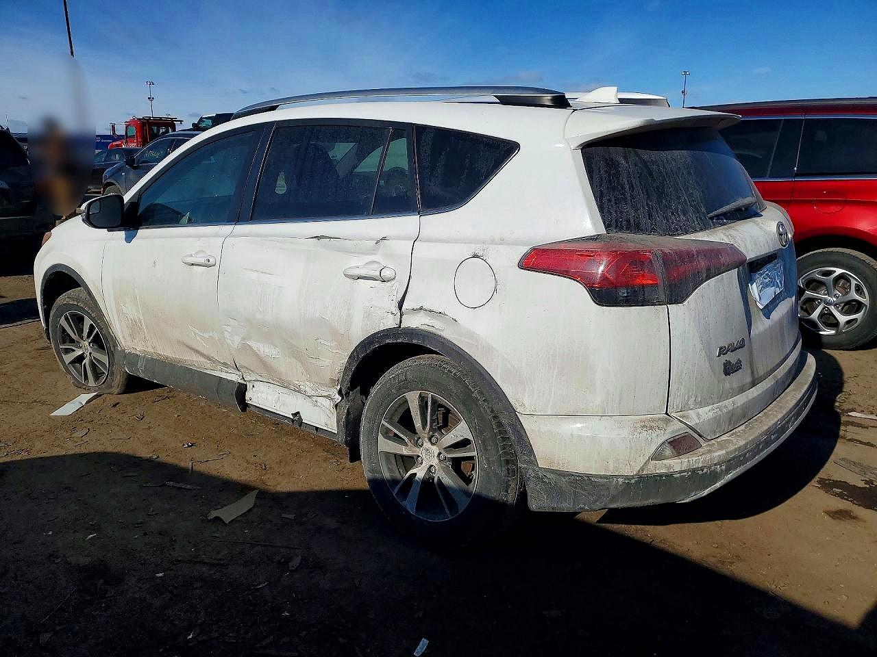 2016 TOYOTA RAV4 XLE photo 2