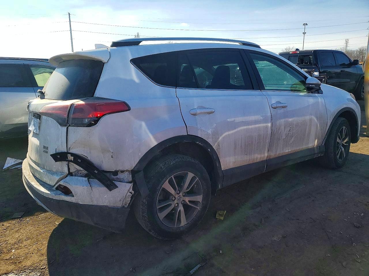 2016 TOYOTA RAV4 XLE photo 3