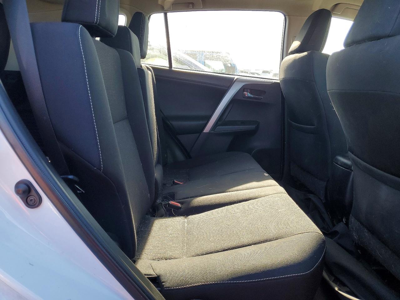 2016 TOYOTA RAV4 XLE photo 10