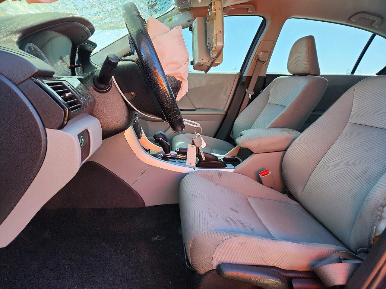 2016 HONDA ACCORD LX photo 19