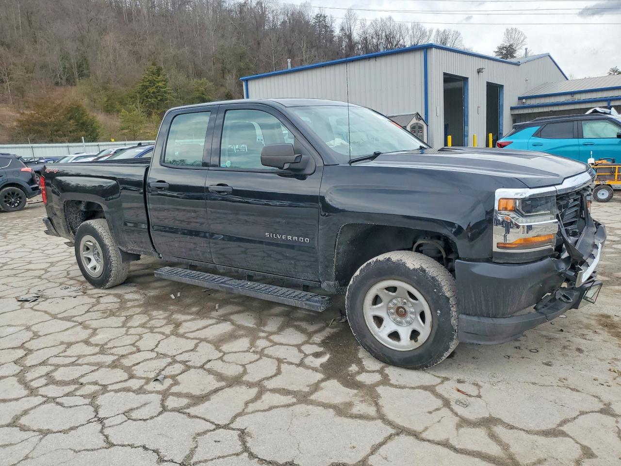 2017 CHEVROLET SILVERADO K1500 photo 4