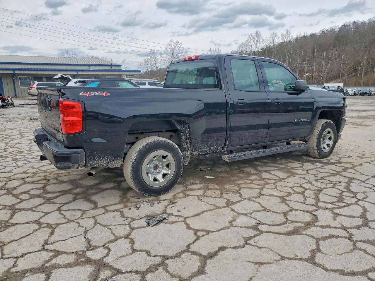 2017 CHEVROLET SILVERADO K1500 photo 3