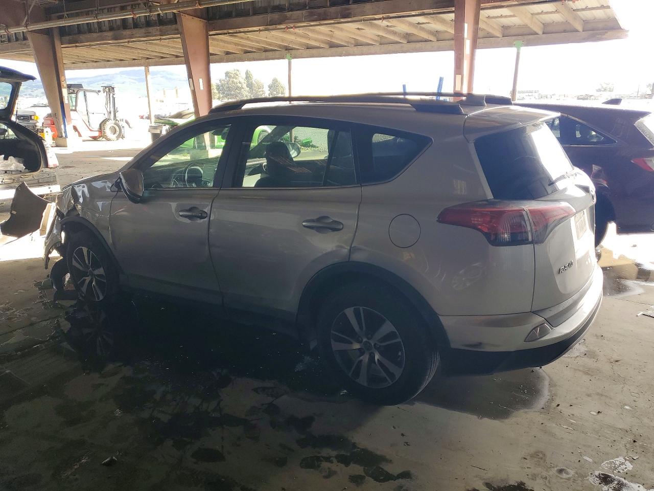 2017 TOYOTA RAV4 XLE photo 3