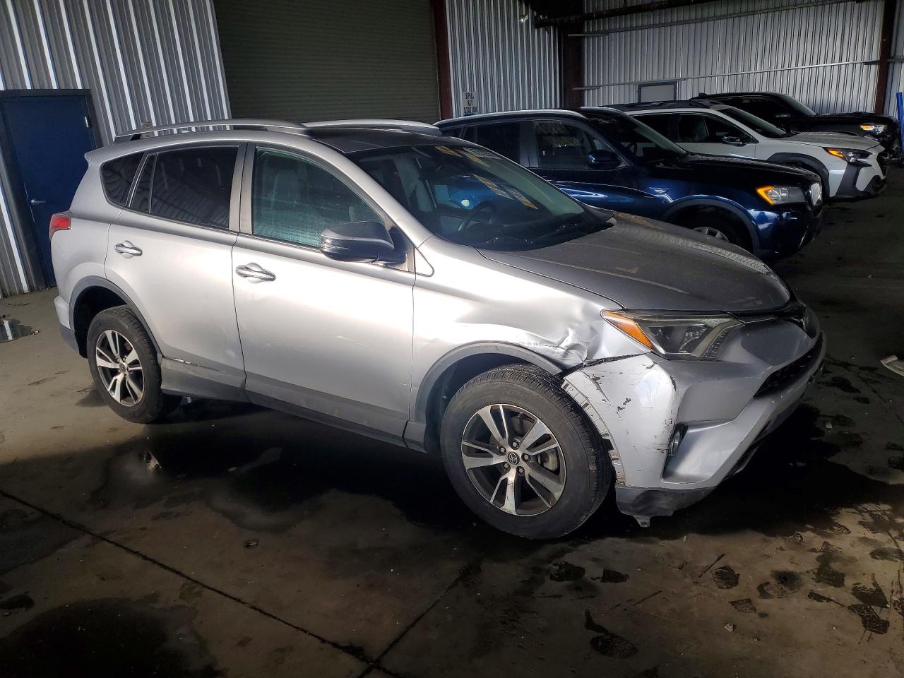 2017 TOYOTA RAV4 XLE photo 7