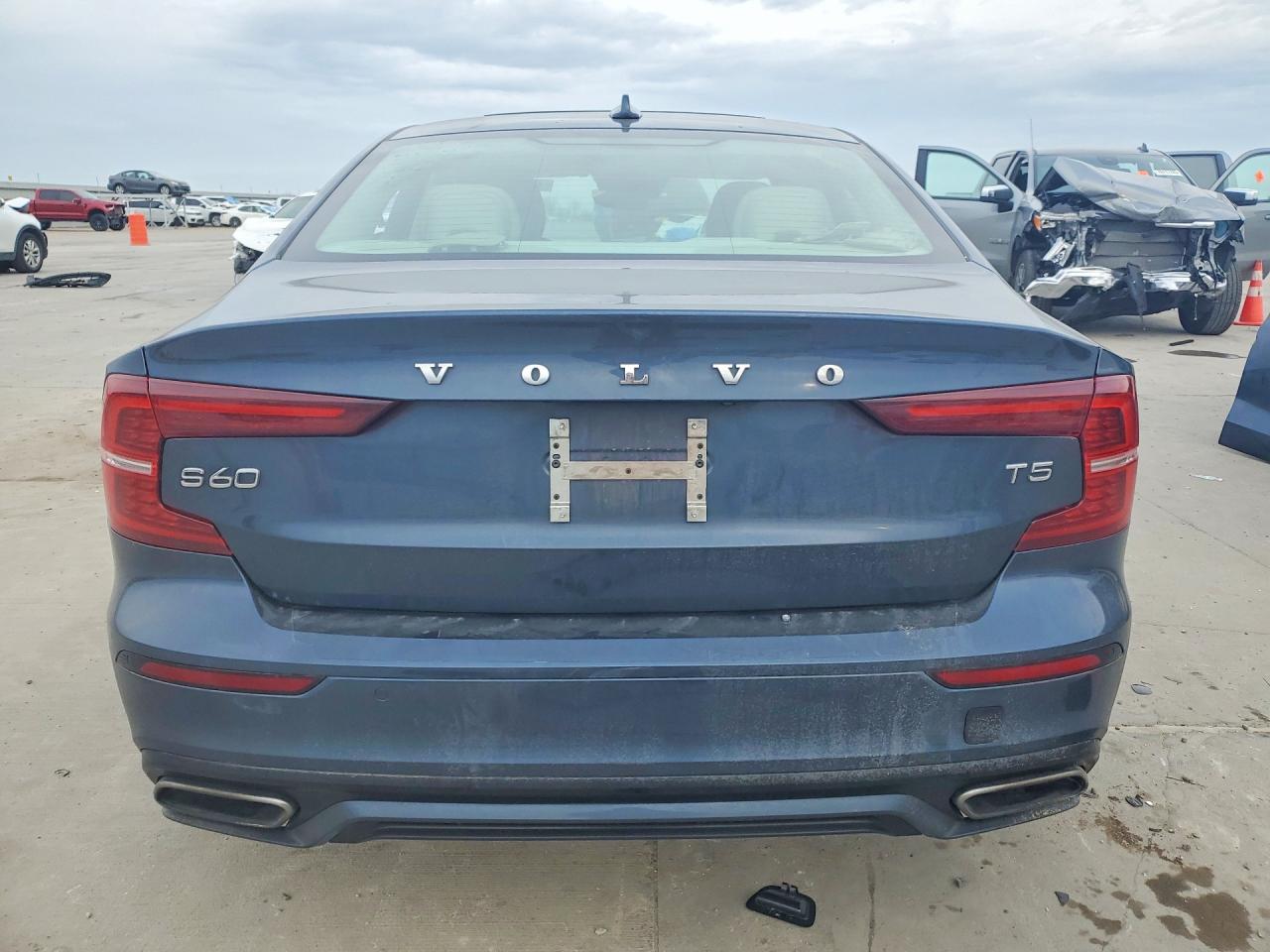 2021 VOLVO S60 T5 R-DESIGN photo 16