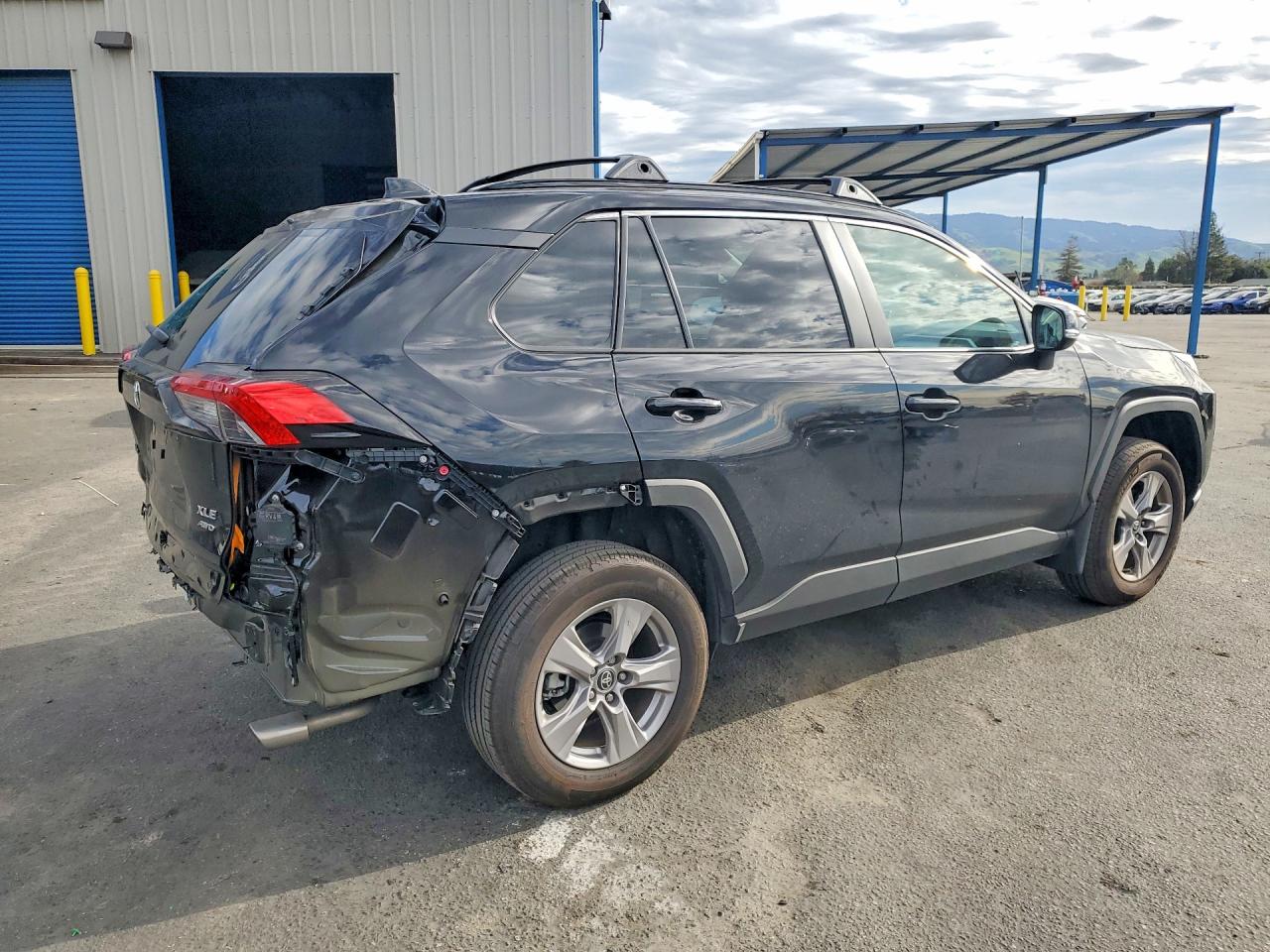 2025 TOYOTA RAV4 XLE photo 3