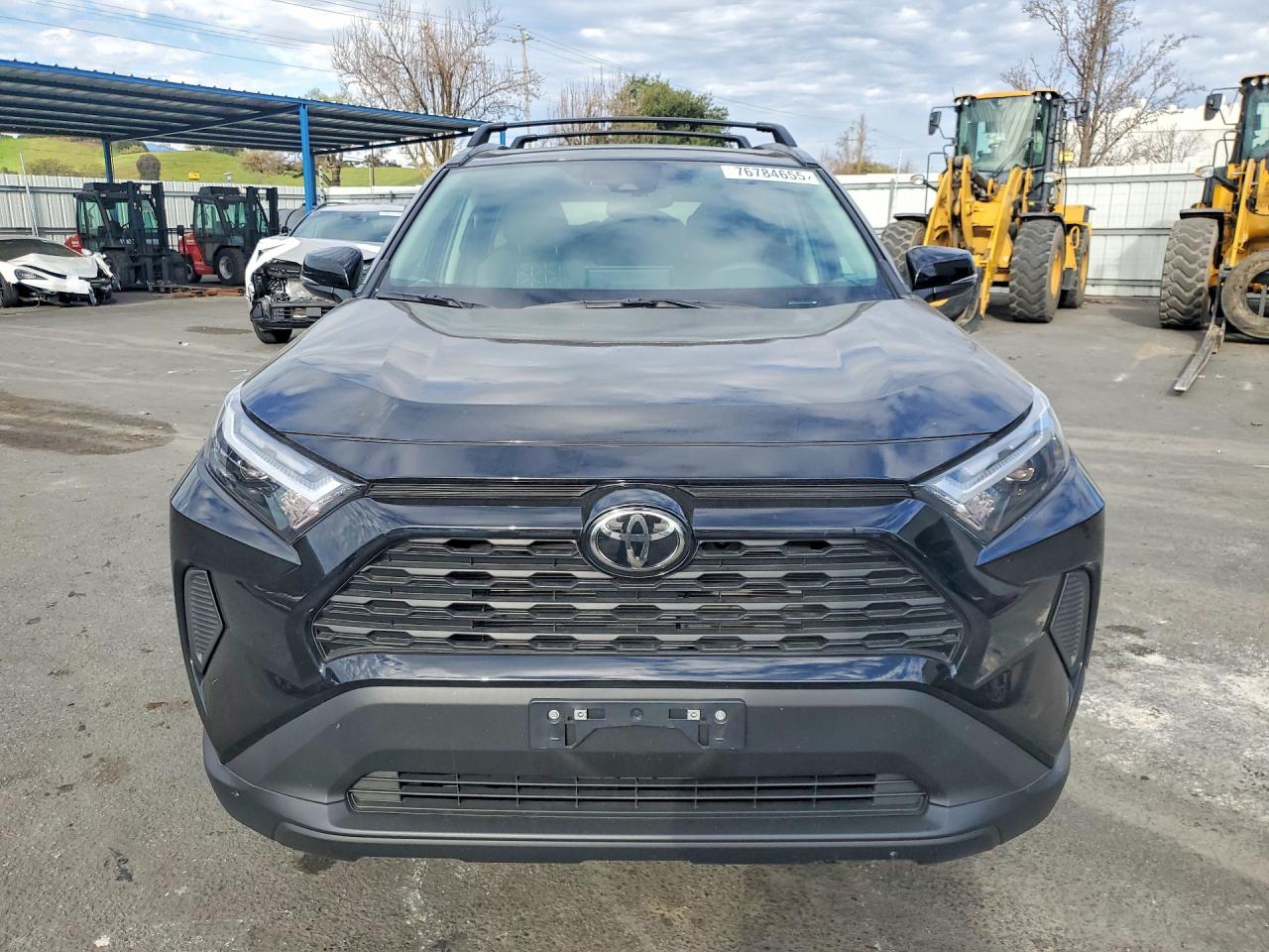 2025 TOYOTA RAV4 XLE photo 5
