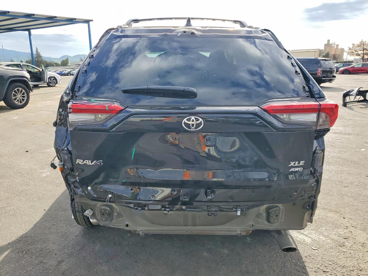 2025 TOYOTA RAV4 XLE photo 6