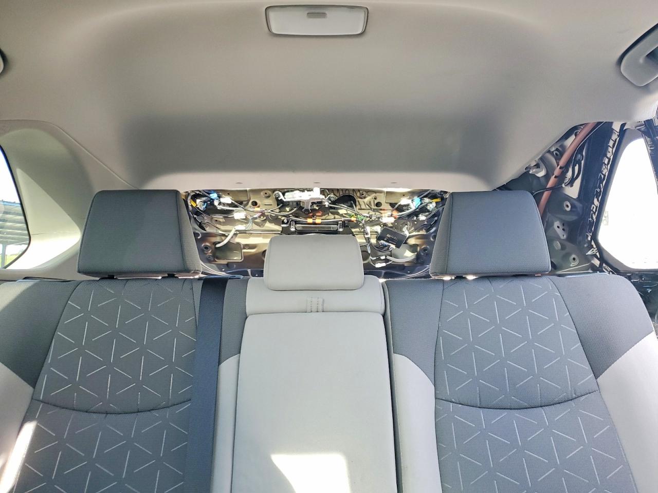 2025 TOYOTA RAV4 XLE photo 10