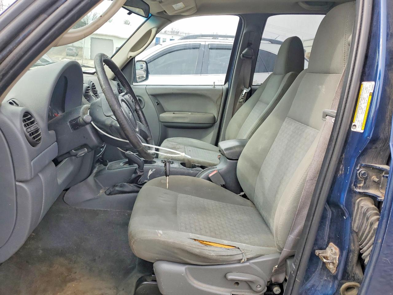 2005 JEEP LIBERTY SPORT photo 19
