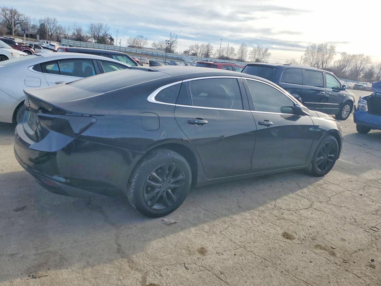 2018 CHEVROLET MALIBU LT photo 3
