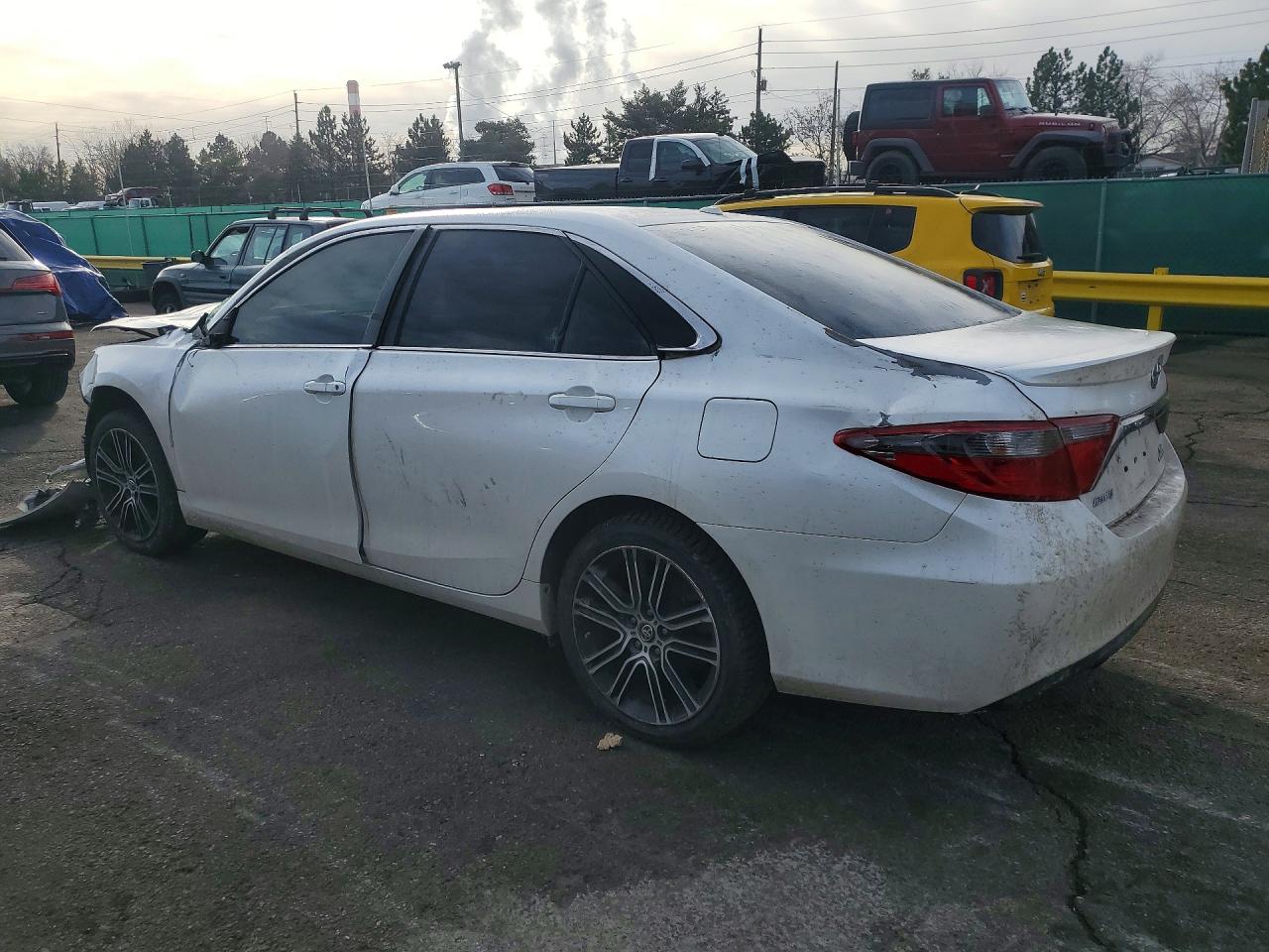 2016 TOYOTA CAMRY photo 3