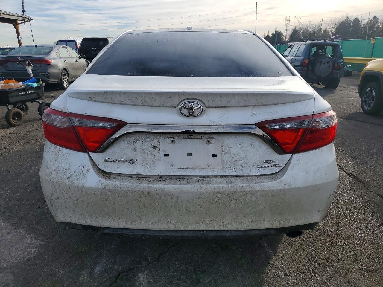2016 TOYOTA CAMRY photo 11