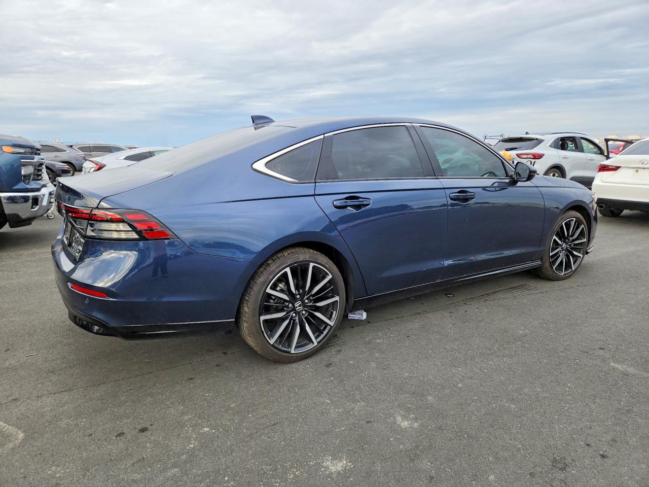 2024 HONDA ACCORD TOURING HYBRID photo 3