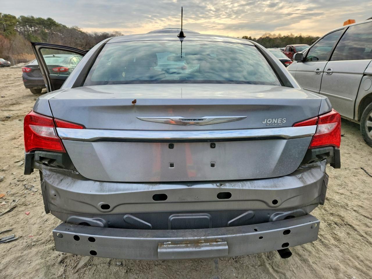 2013 CHRYSLER 200 TOURING photo 6