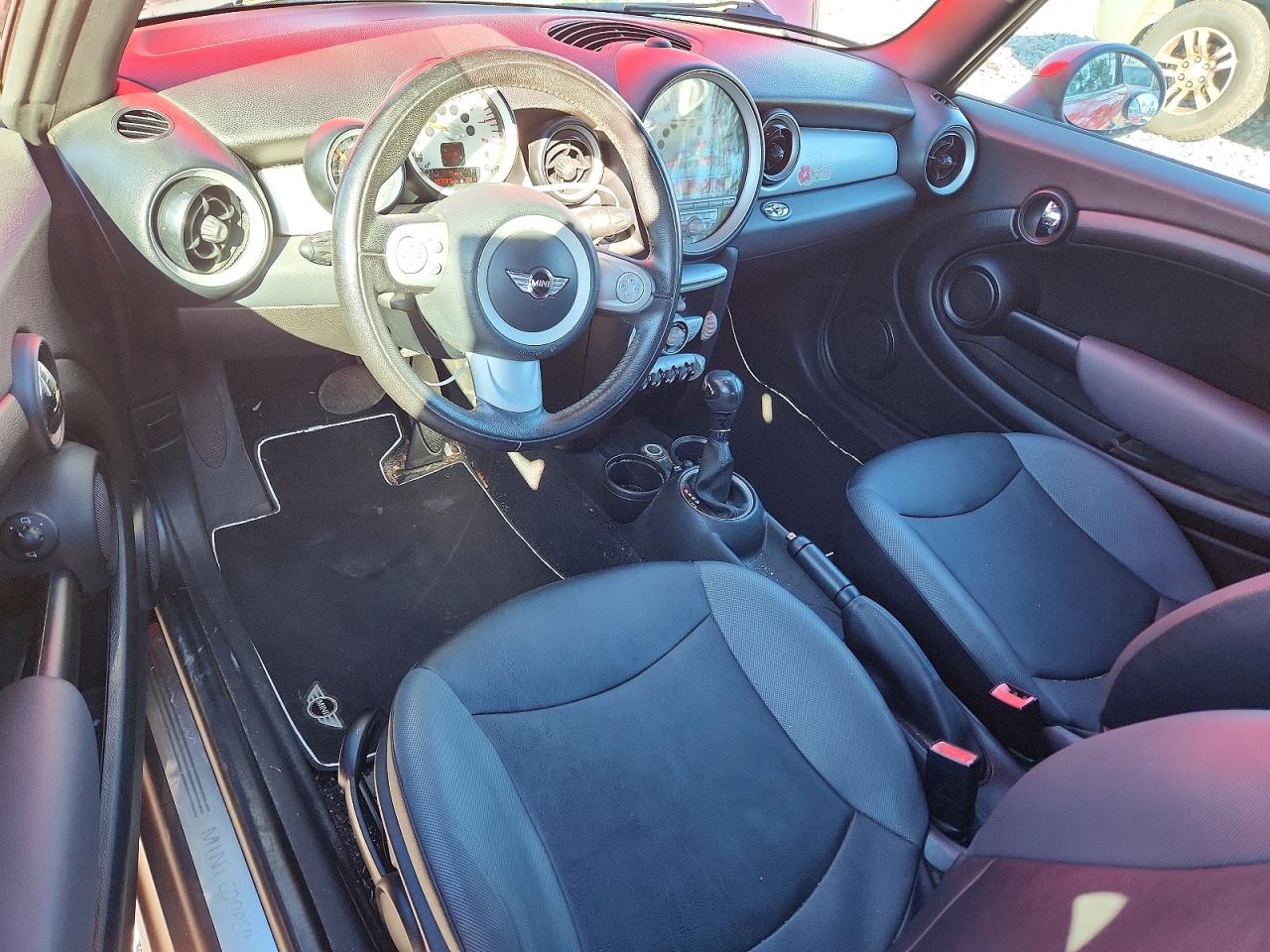 2010 MINI COOPER photo 15