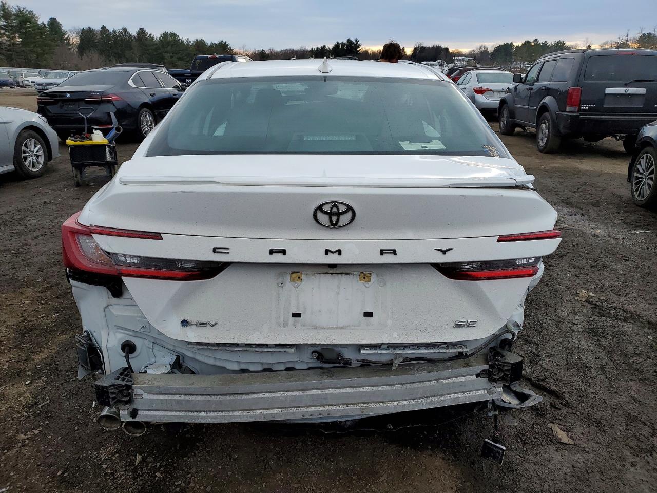 2025 TOYOTA CAMRY SE photo 16