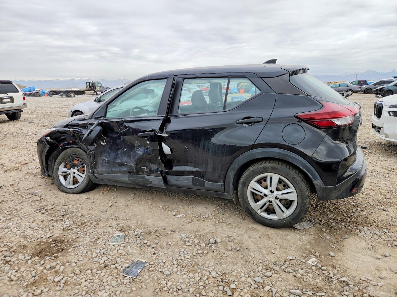 2021 NISSAN KICKS S photo 2
