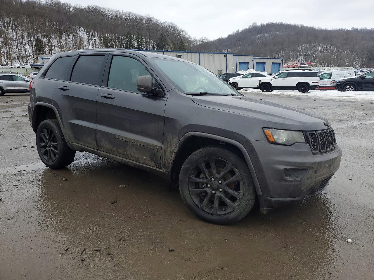 2018 JEEP GRAND CHEROKEE LAREDO photo 4
