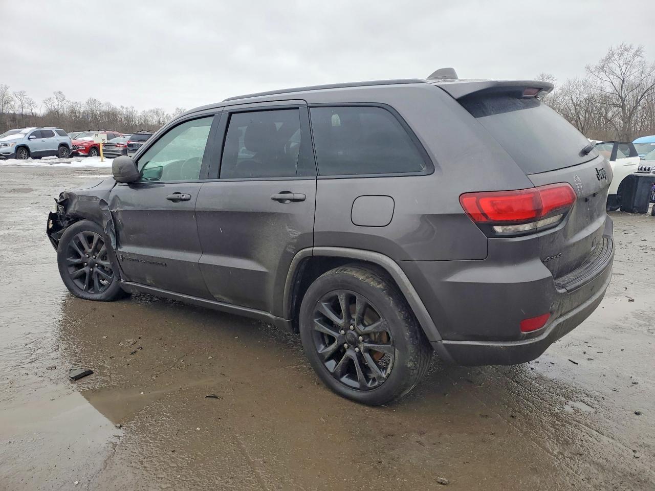 2018 JEEP GRAND CHEROKEE LAREDO photo 2