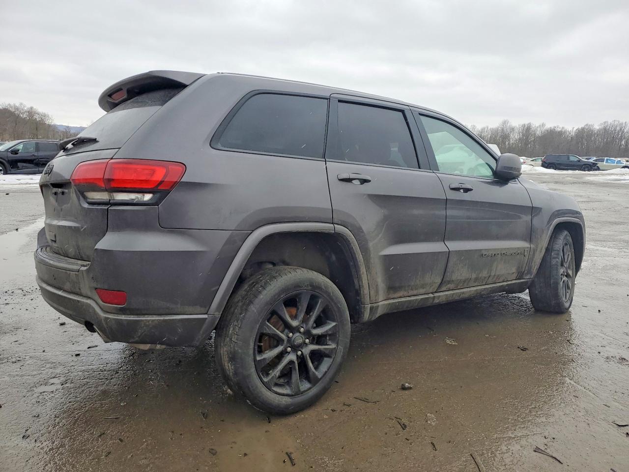 2018 JEEP GRAND CHEROKEE LAREDO photo 3