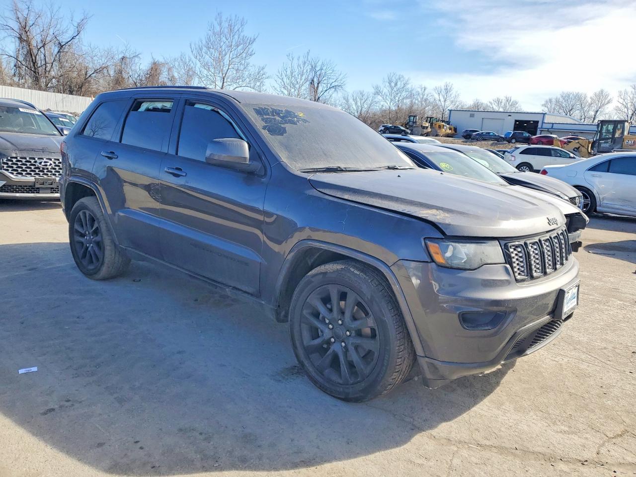 2019 JEEP GRAND CHEROKEE LAREDO photo 4