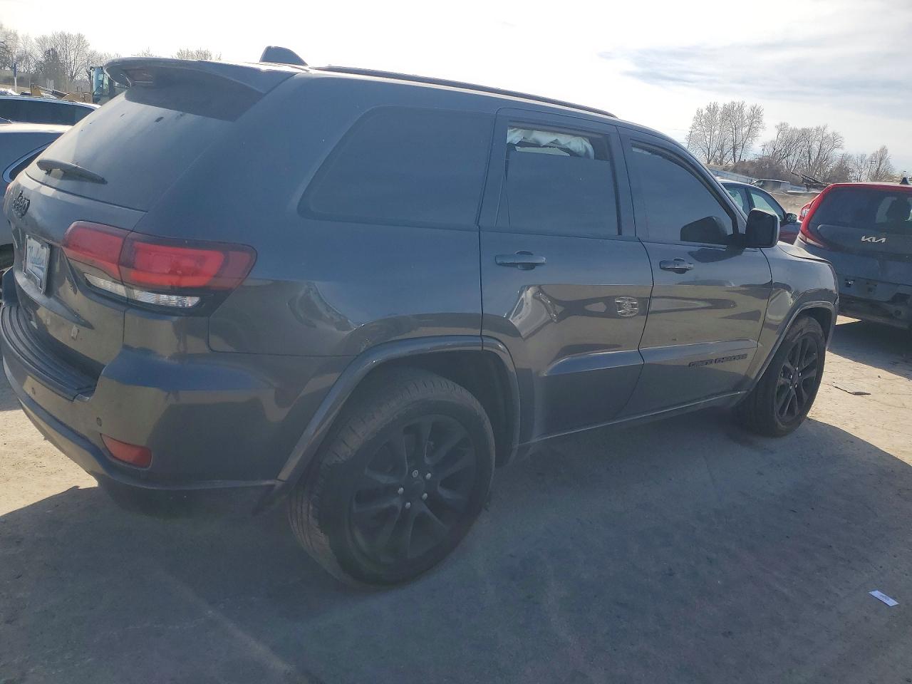 2019 JEEP GRAND CHEROKEE LAREDO photo 3