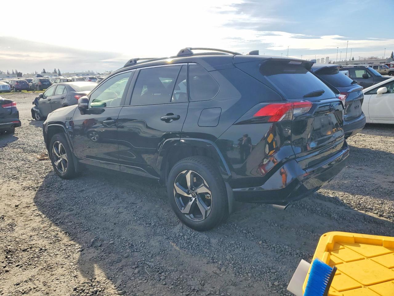 2022 TOYOTA RAV4 PRIME SE photo 2