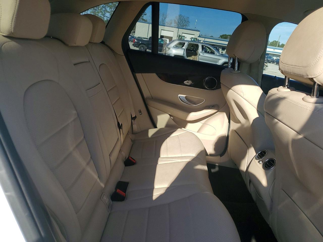 2017 MERCEDES-BENZ GLC 300 photo 11