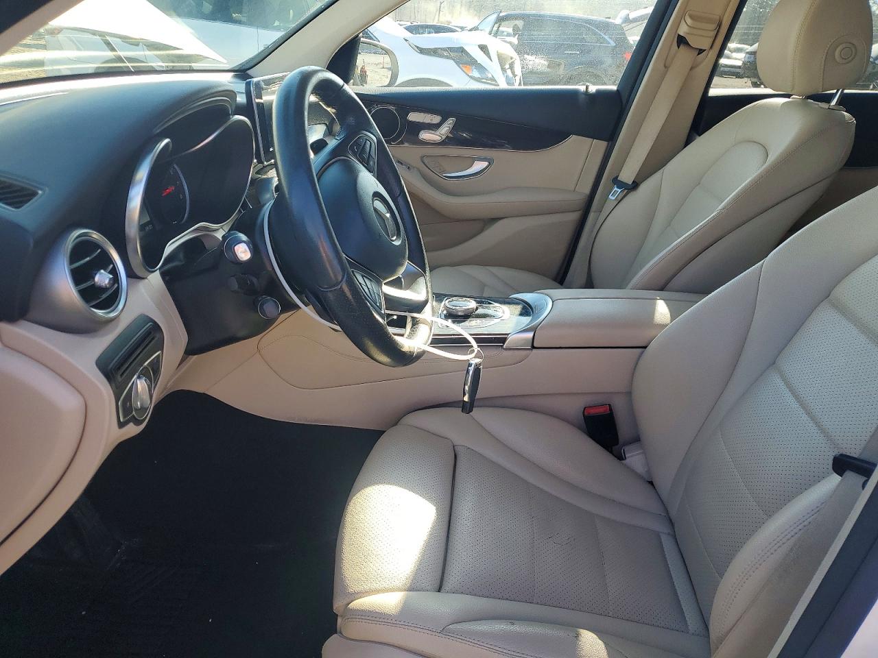 2017 MERCEDES-BENZ GLC 300 photo 7