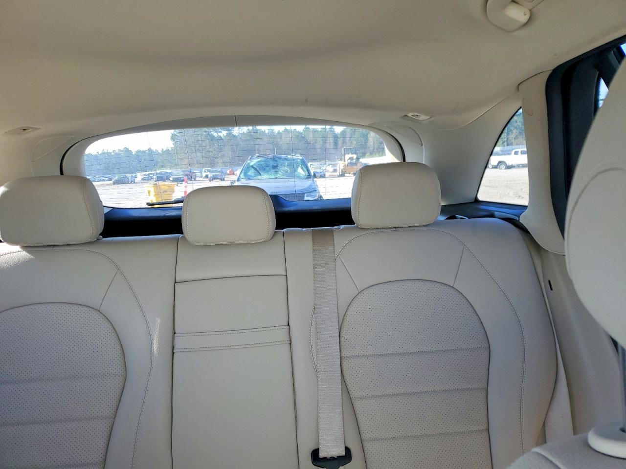 2017 MERCEDES-BENZ GLC 300 photo 10