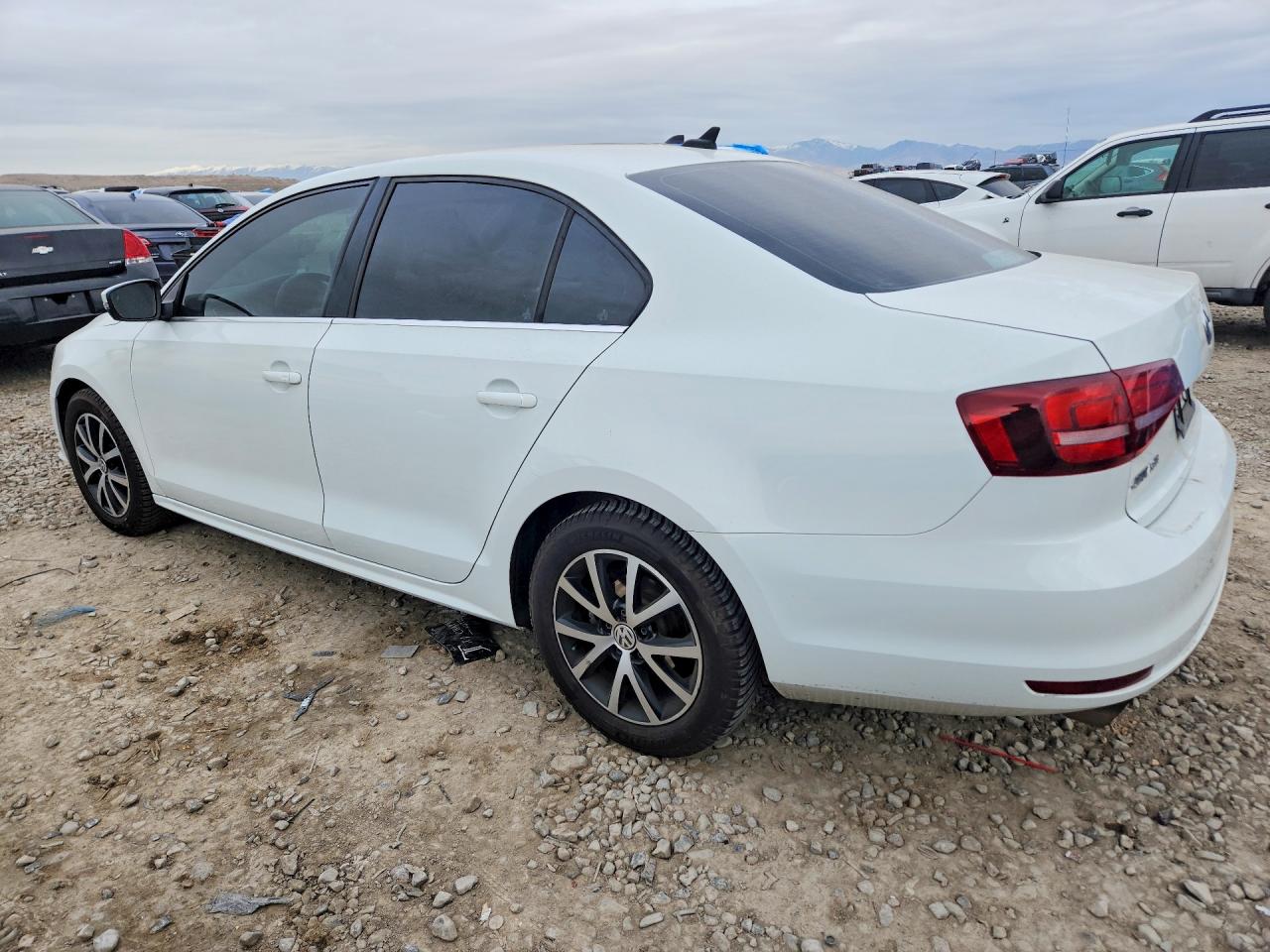 2017 VOLKSWAGEN JETTA SE photo 2