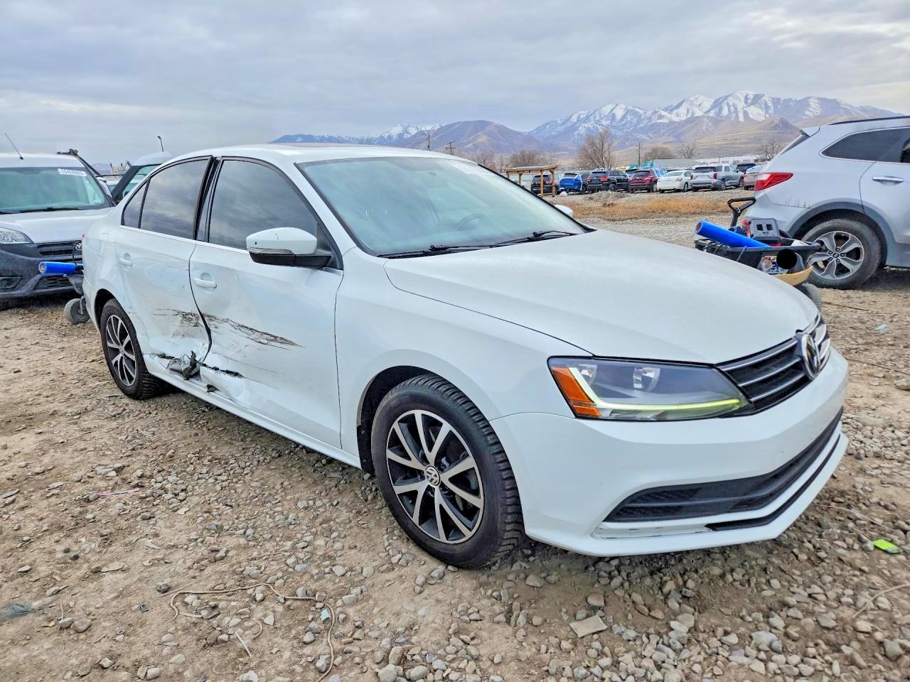 2017 VOLKSWAGEN JETTA SE photo 4