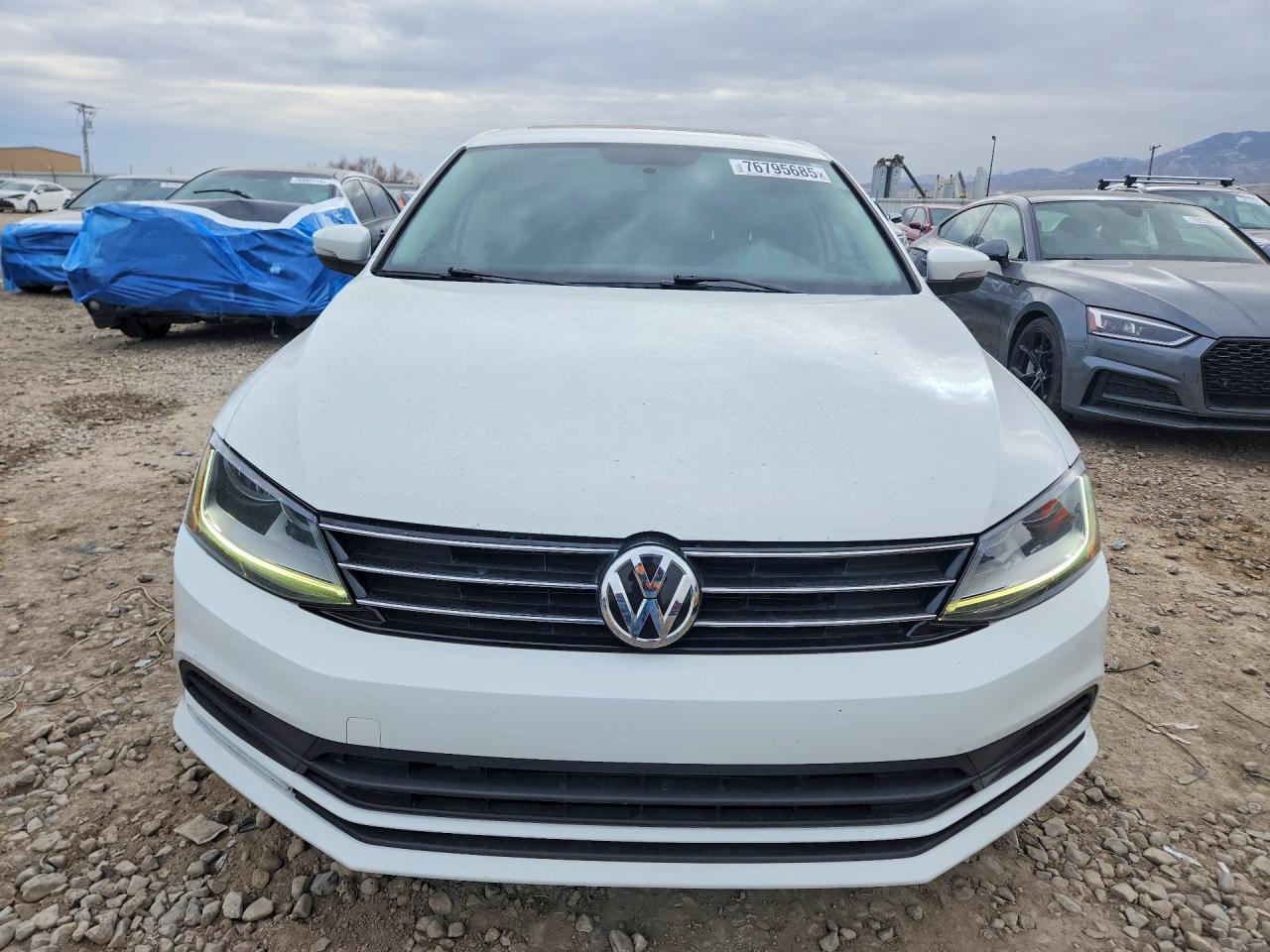 2017 VOLKSWAGEN JETTA SE photo 5