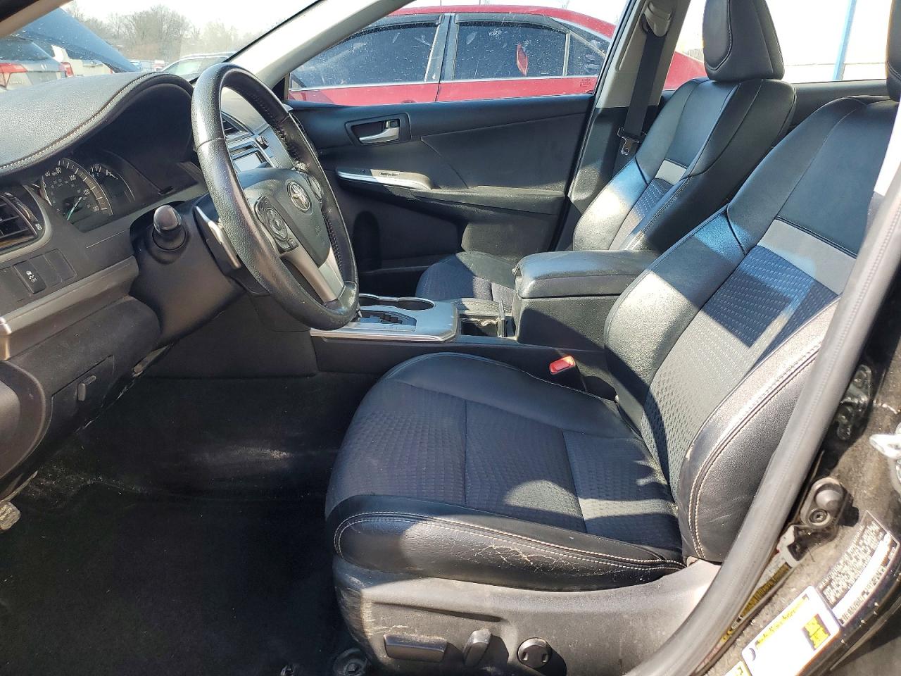 2012 TOYOTA CAMRY SE photo 13
