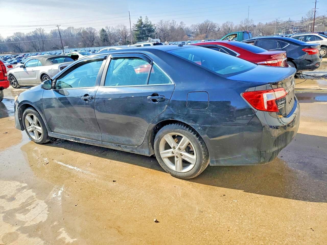 2012 TOYOTA CAMRY SE photo 3