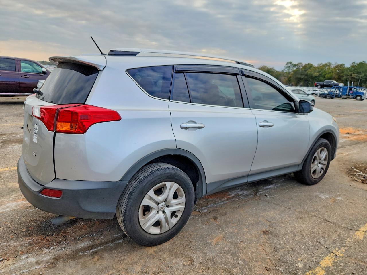 2013 TOYOTA RAV4 LE photo 7