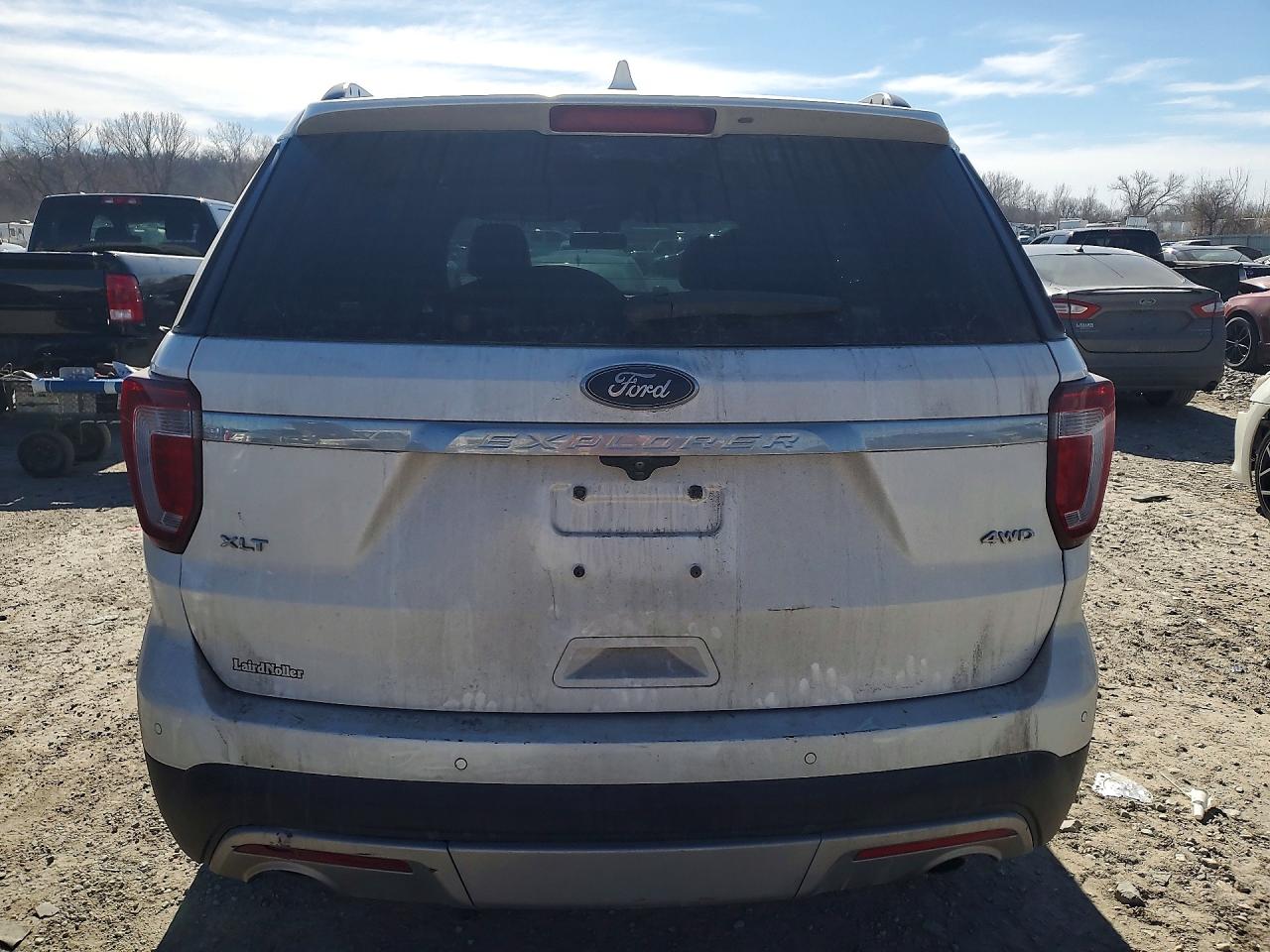 2017 FORD EXPLORER XLT photo 11