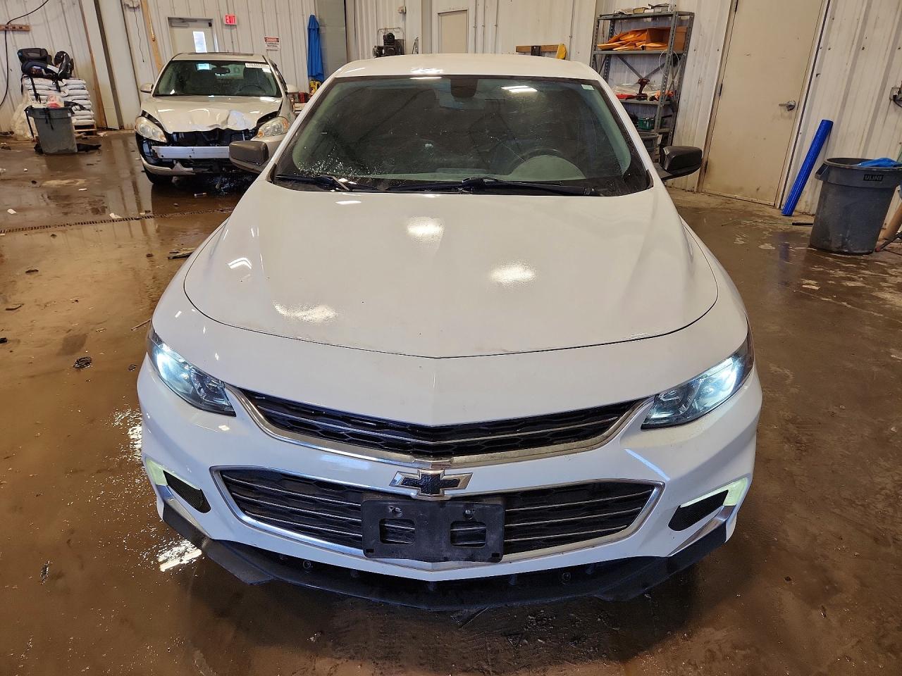 2017 CHEVROLET MALIBU LT photo 9
