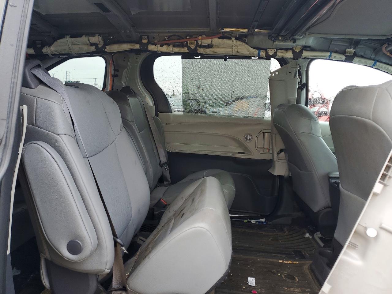2022 TOYOTA SIENNA XLE photo 11