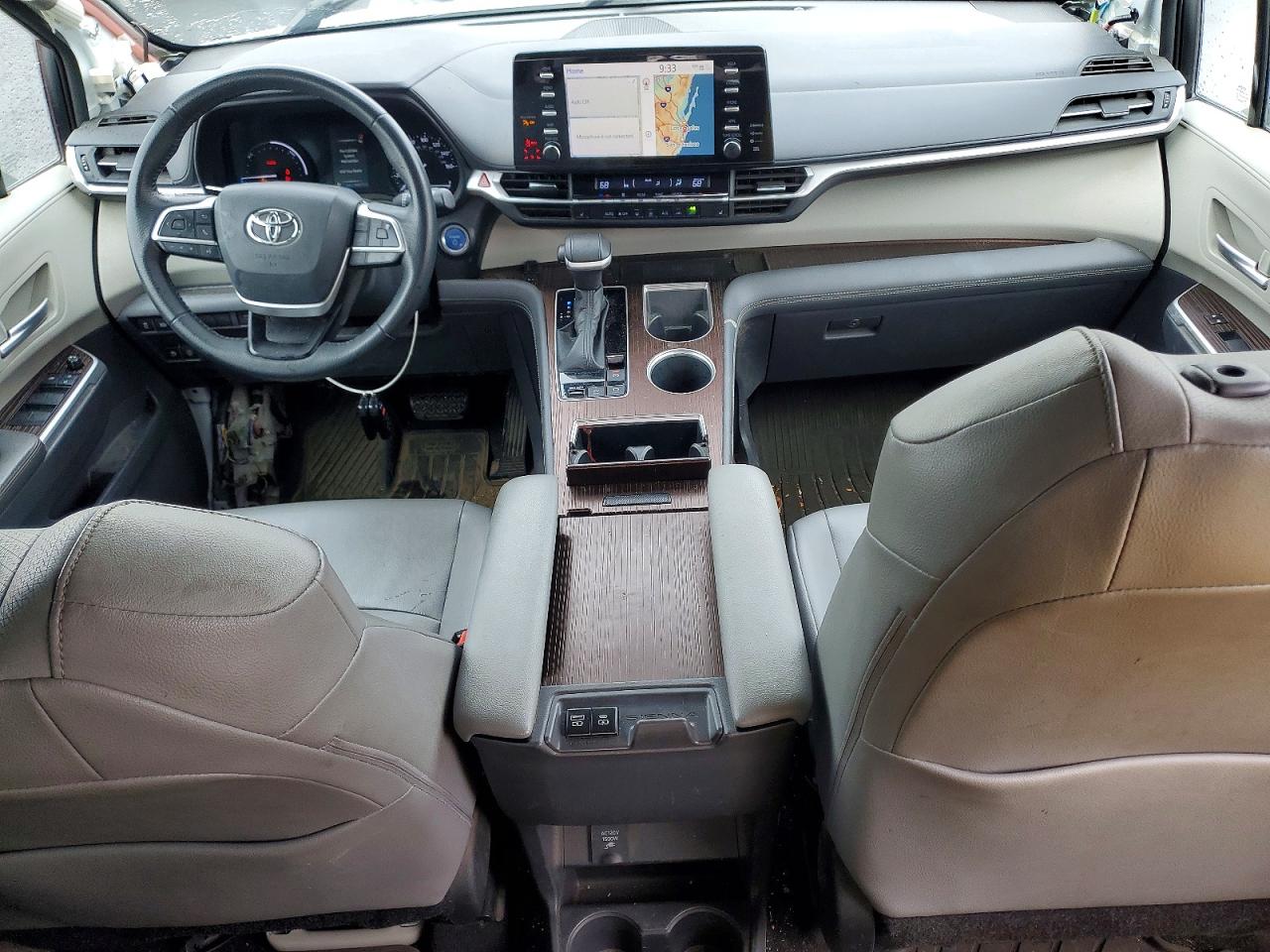 2022 TOYOTA SIENNA XLE photo 8