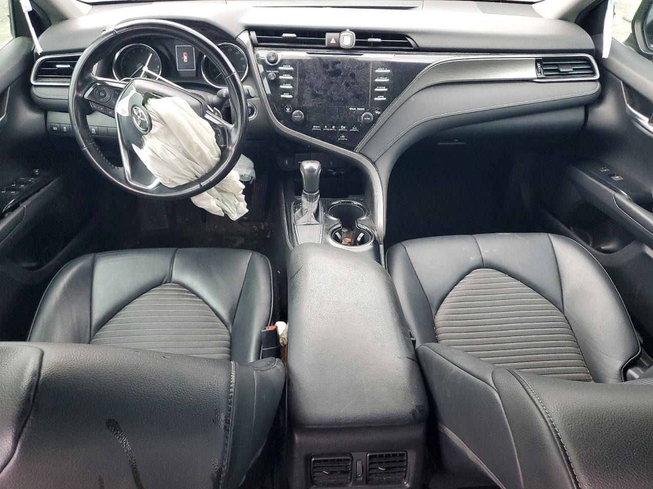 2019 TOYOTA CAMRY L photo 8
