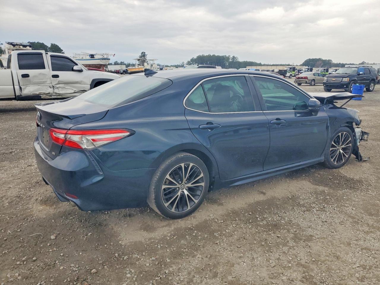 2019 TOYOTA CAMRY L photo 3
