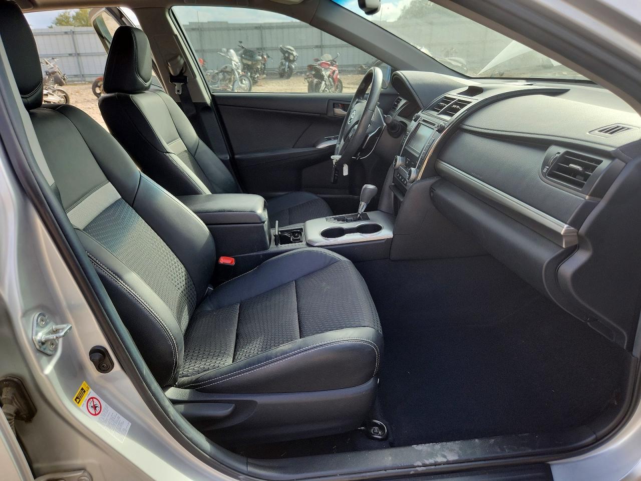 2012 TOYOTA CAMRY photo 13