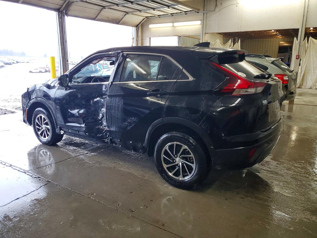 2023 MITSUBISHI ECLIPSE CROSS ES photo 2