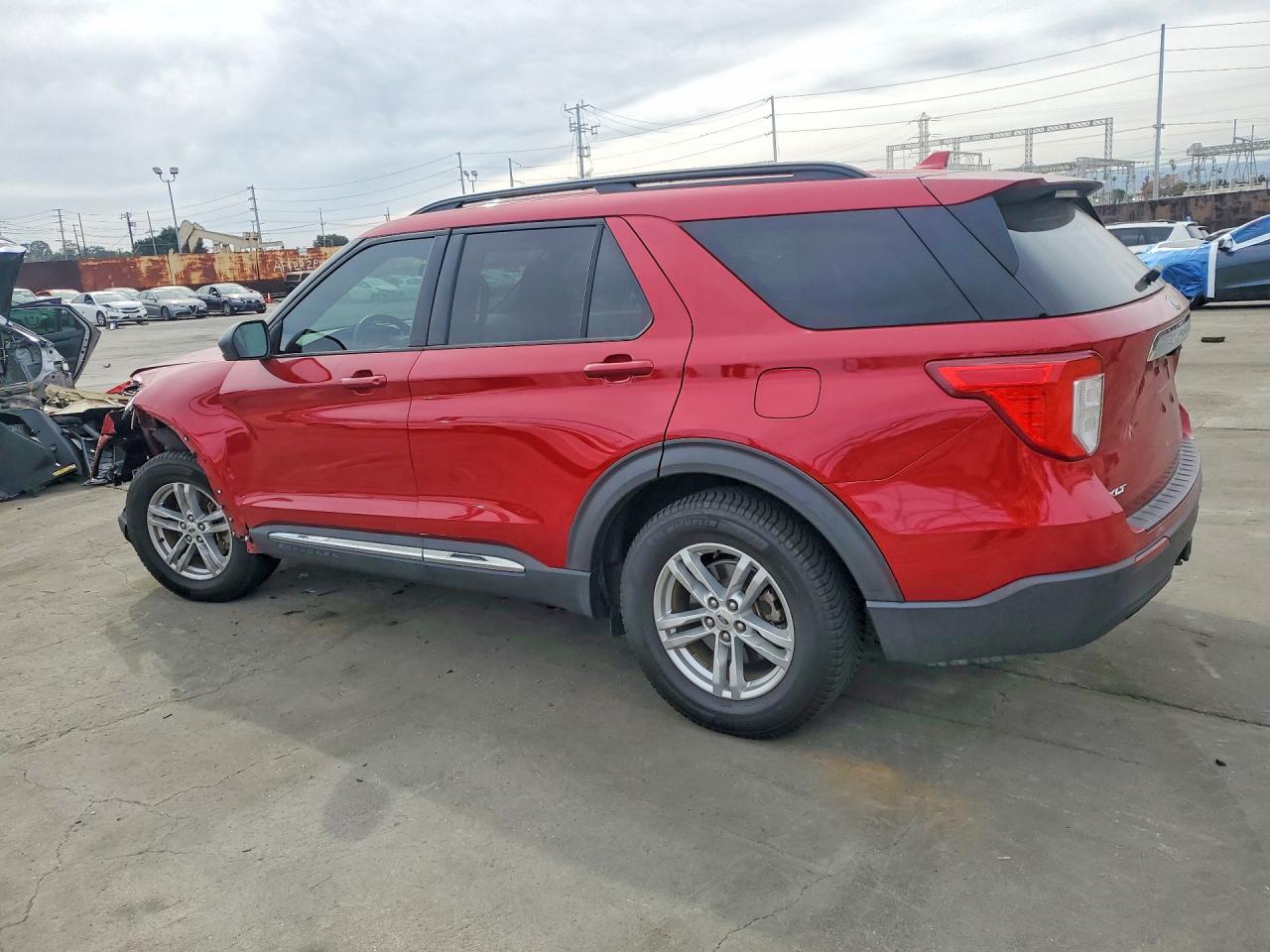 2020 FORD EXPLORER XLT photo 3