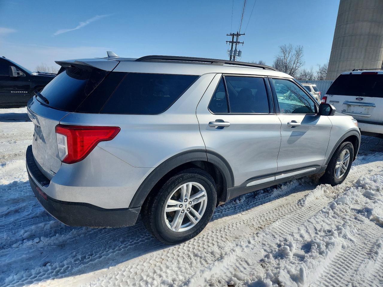 2020 FORD EXPLORER XLT photo 3