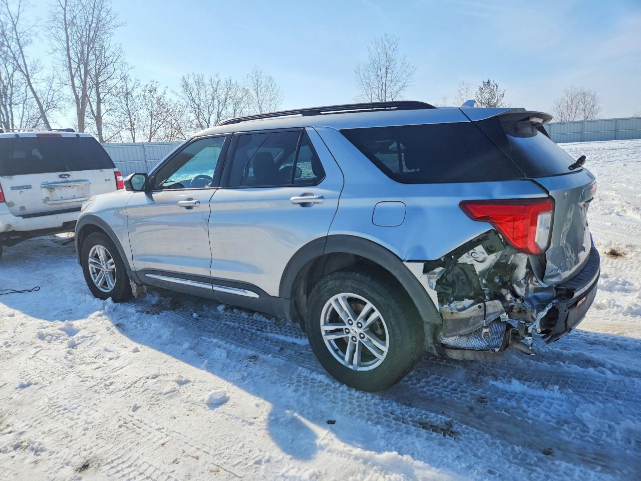 2020 FORD EXPLORER XLT photo 2